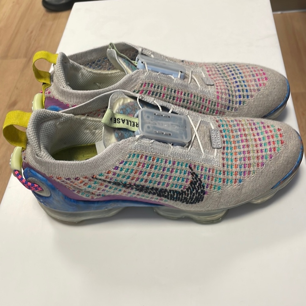 Nike Vapor Max Size 6.5 W Pure Platinum Multicolor